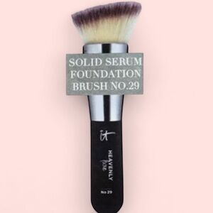 IT Cosmetics Heavenly Luxe solid serum foundation brush no 29 new in package